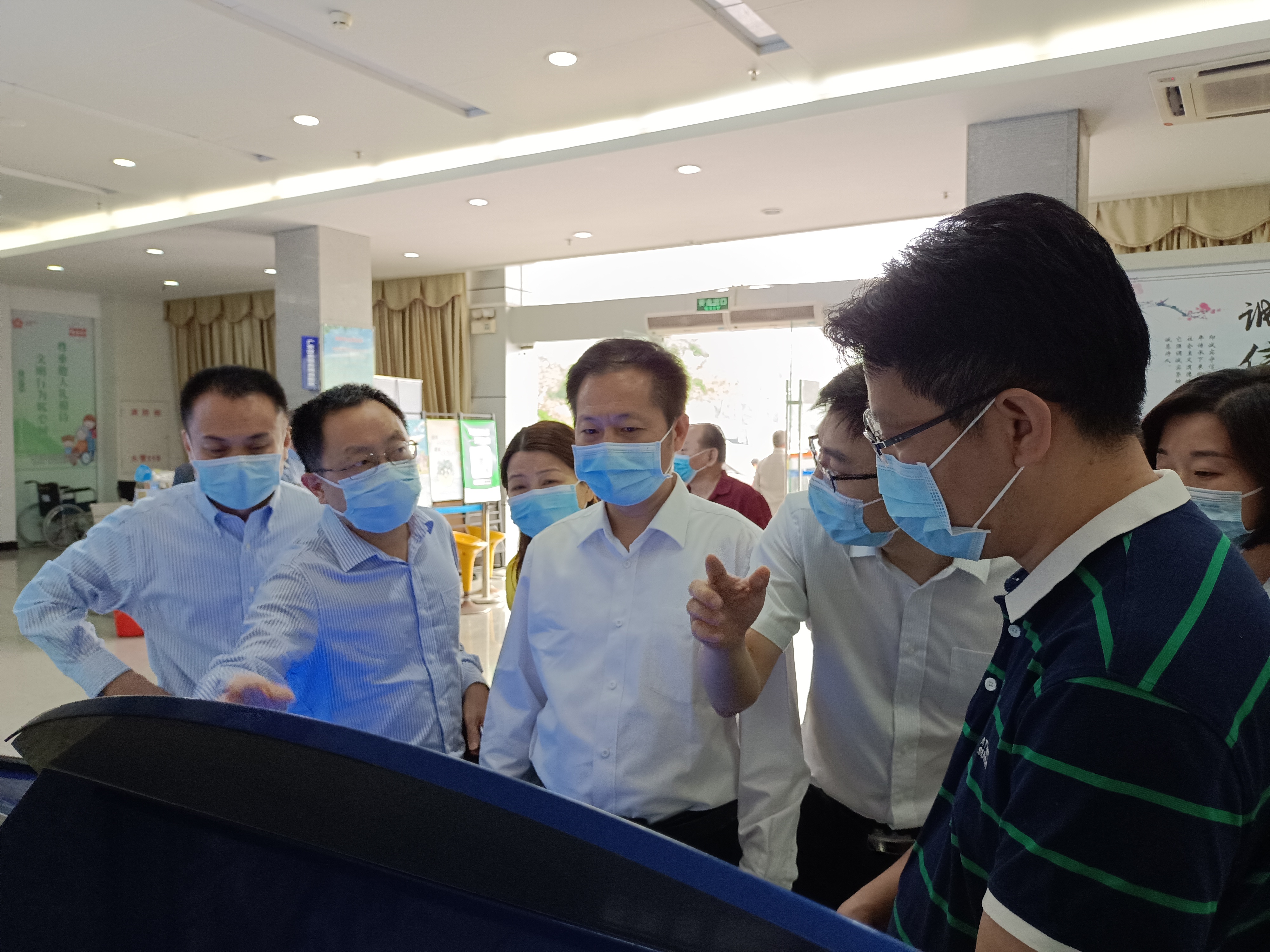 陈启坚同志在梅州市梅江区bet365中文官网经办窗口调研.jpg