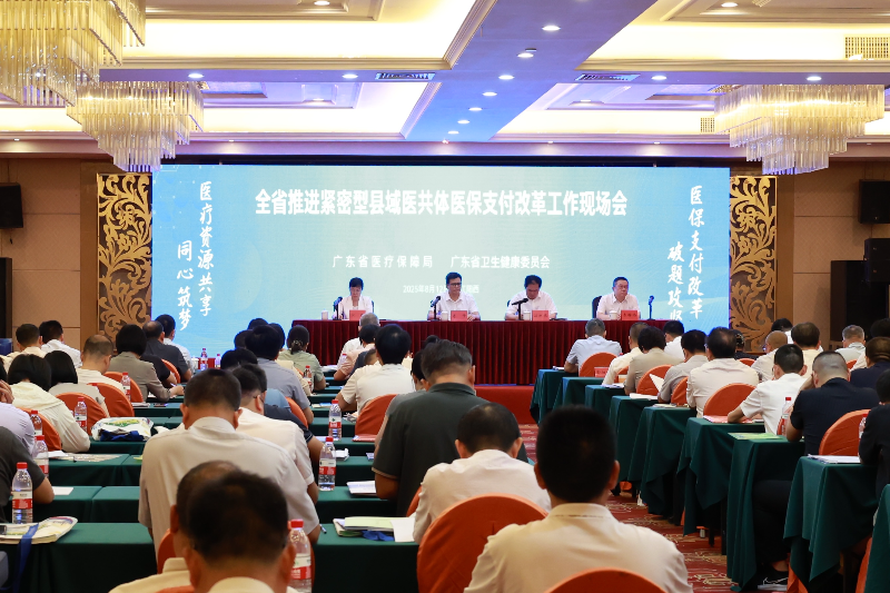 现场会照片-领导讲话.jpg